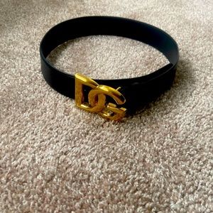 It 6 holes on the belt